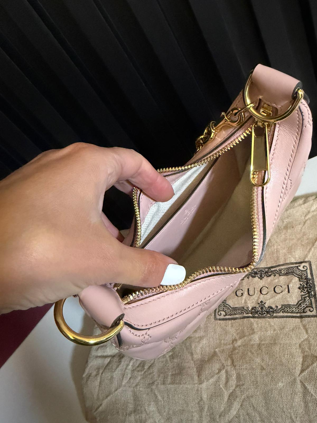 gucci borsa a tracolla piccola GG matelassé rosa cipria