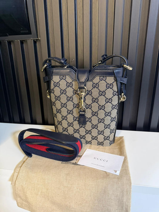 Gucci Bucket in Blue, GG Supreme Canvas