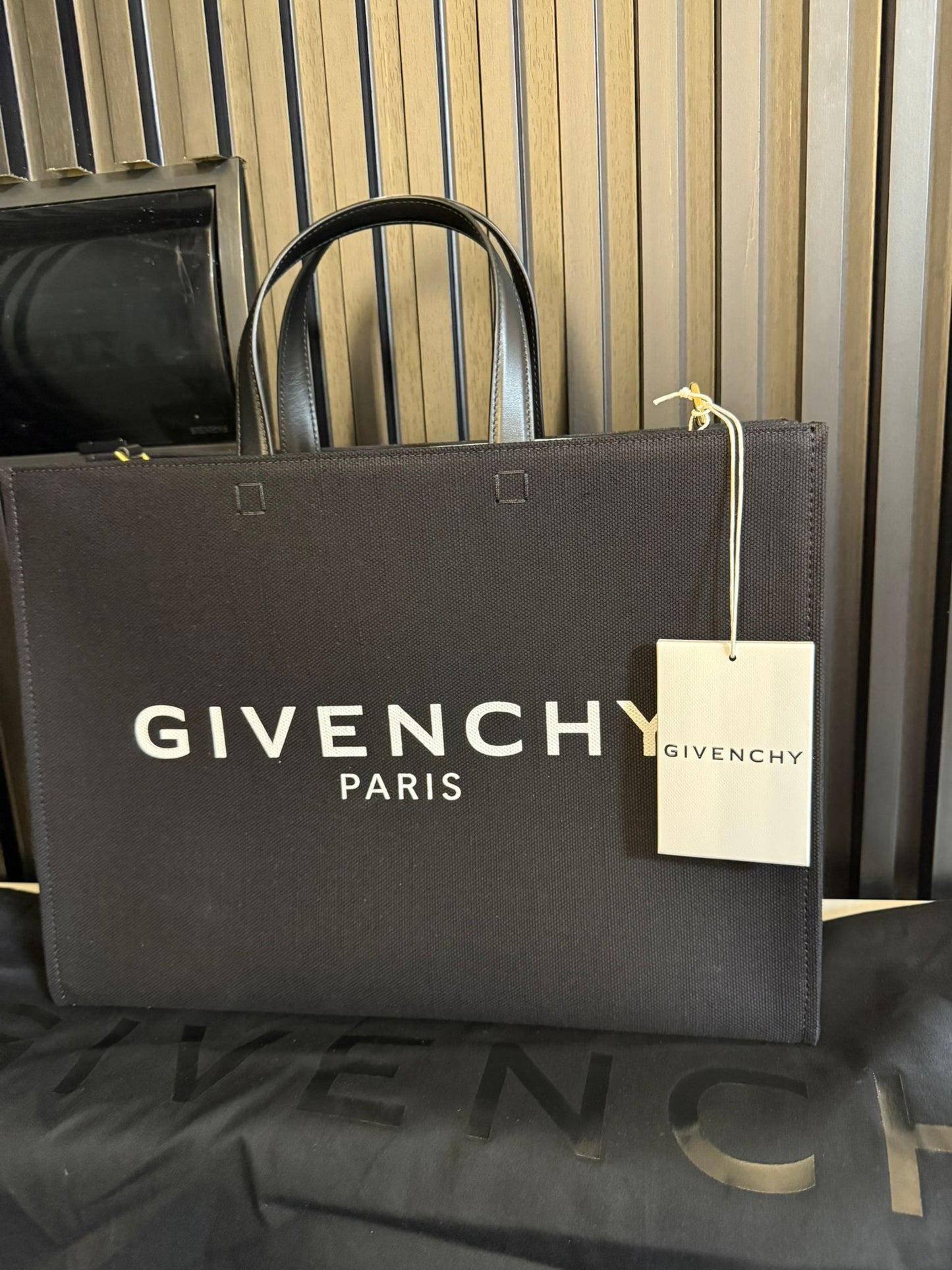 GIVENCHY PARIS BORSA SHOPPING TOTE NERO MEDIUM BB50N2B1F1 001