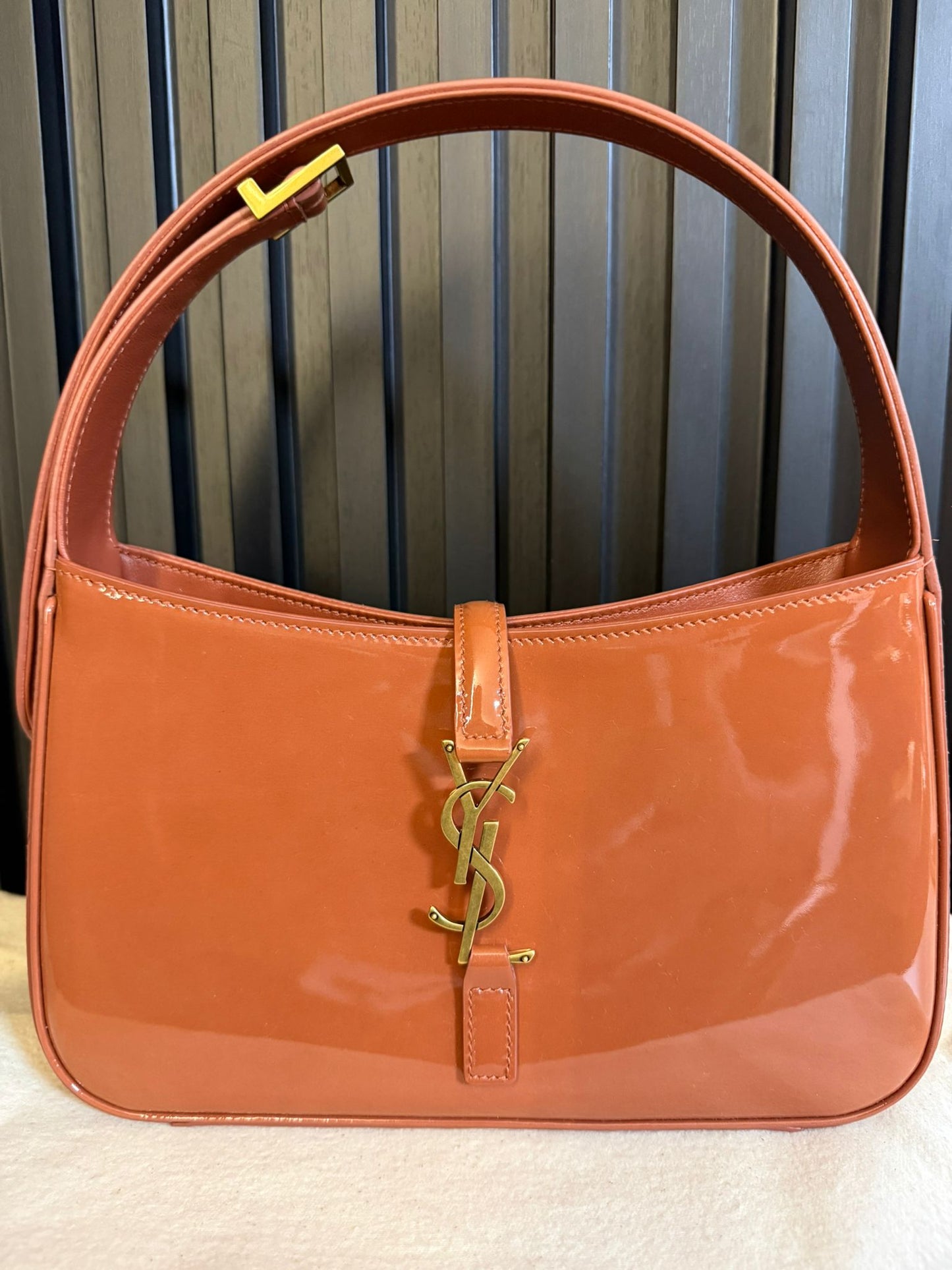 saint Laurent Le 5 A 7 Shoulder Bag in Patent Leather color mild rose