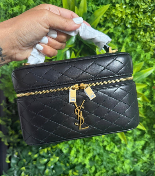 4 Gaby bags black and Bordeaux white