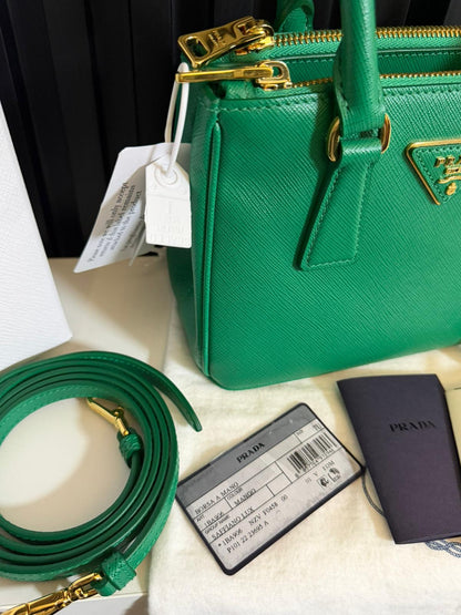 prada galleria mini in soffiano verde