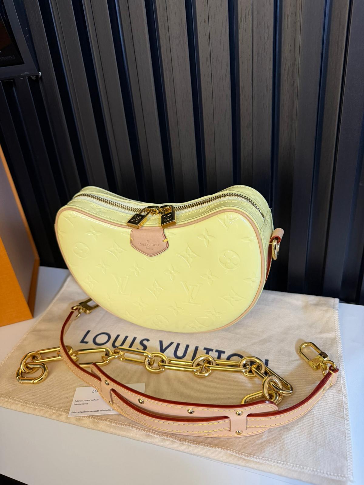 louis vuitton borsa croissant pm in patent giallo M24020