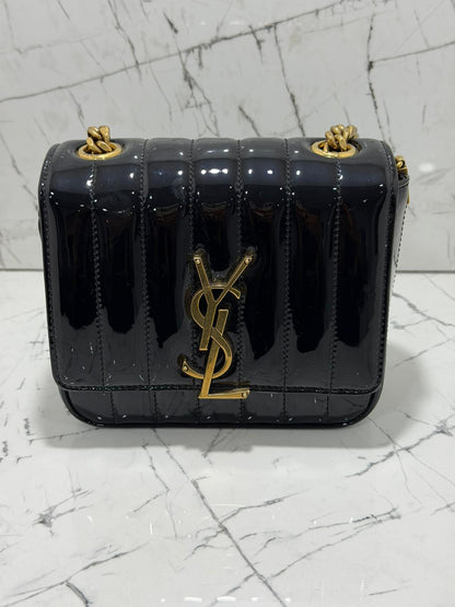 saint laurent borsa donna Patent Calfskin Matelasse Monogram Small Vicky Chain Bag Black
