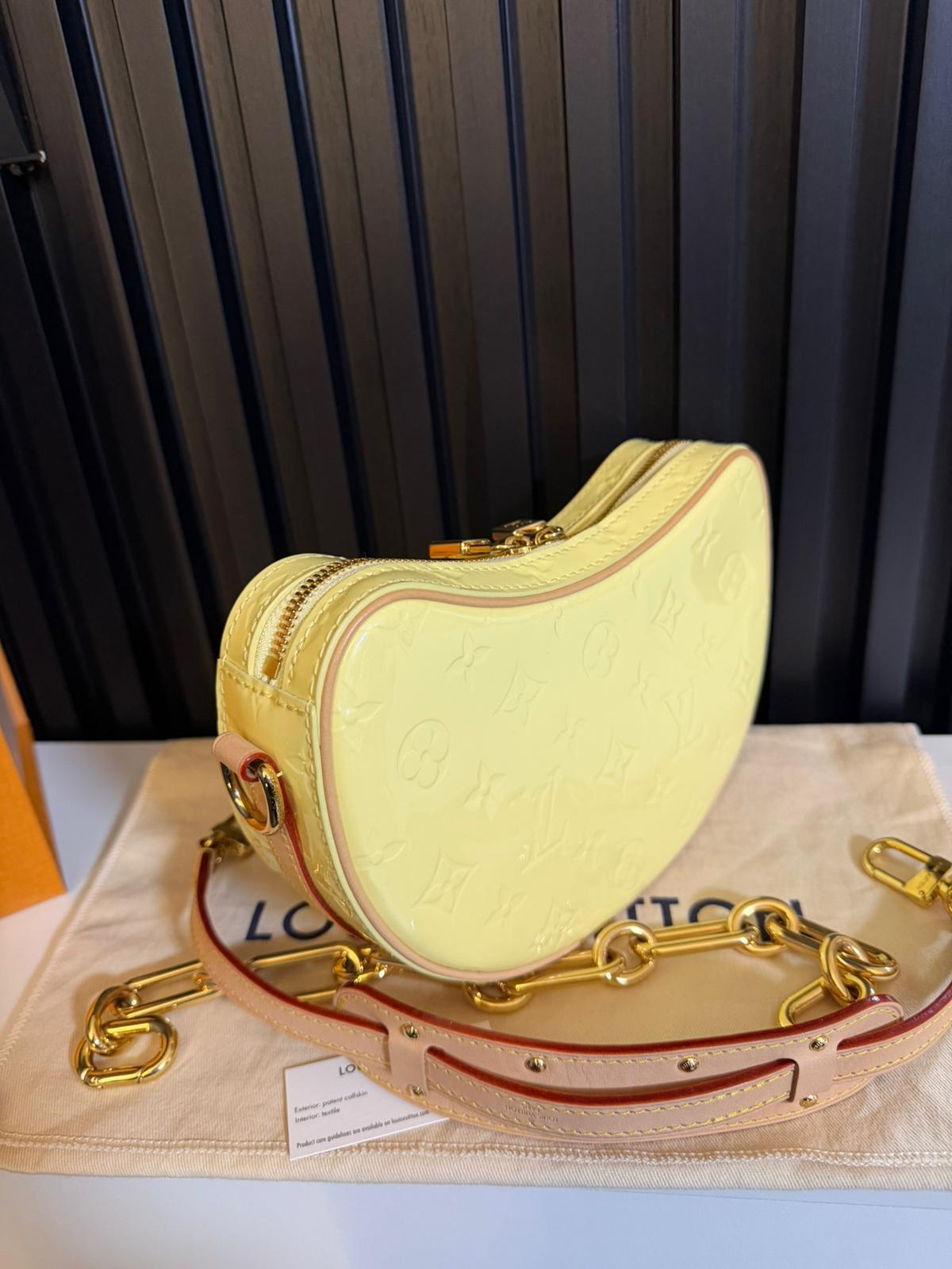 louis vuitton borsa croissant pm in patent giallo M24020