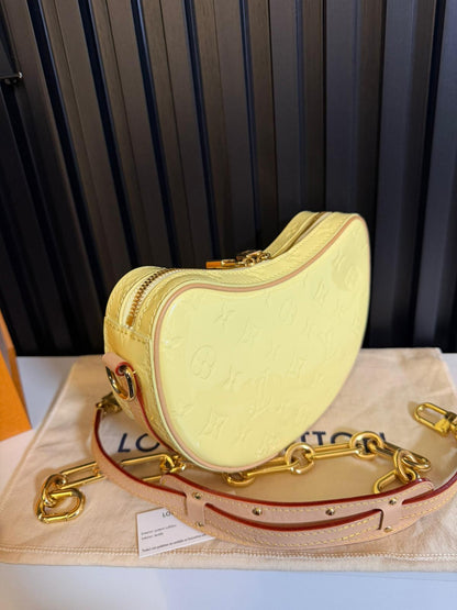 louis vuitton borsa croissant pm in patent giallo M24020