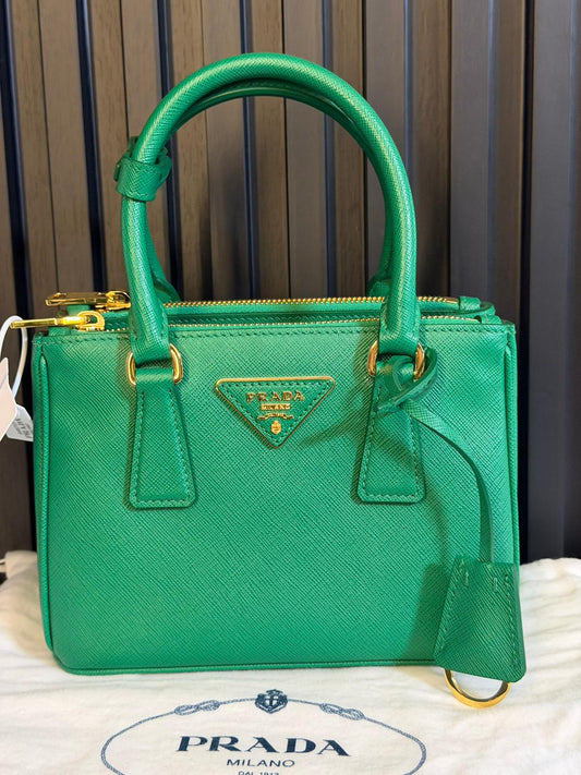 prada galleria mini in soffiano verde