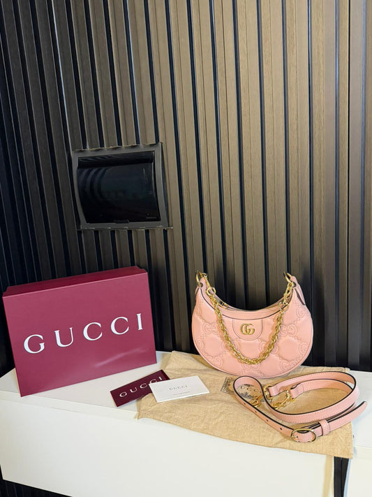 gucci borsa a tracolla piccola GG matelassé rosa cipria