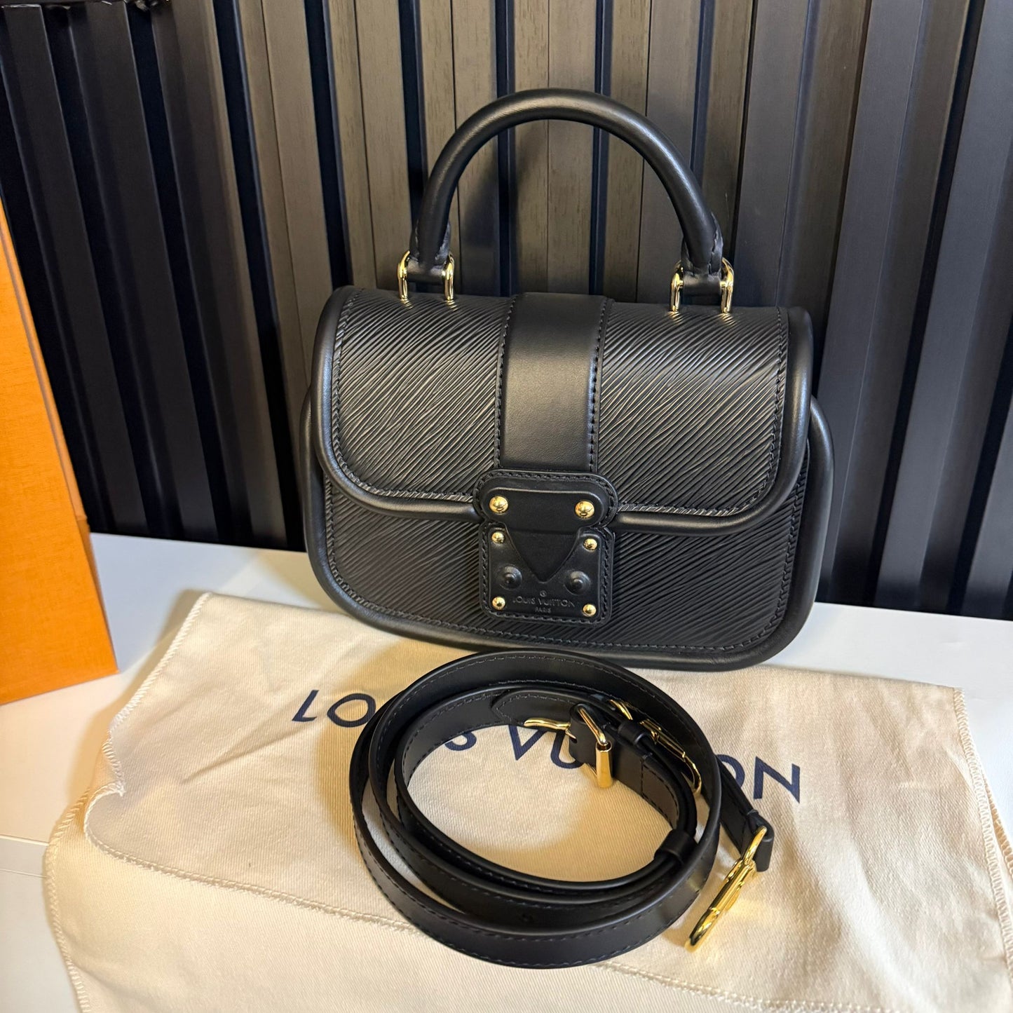 louis Vuitton borsa hide and seek epi v.noto nero M22724