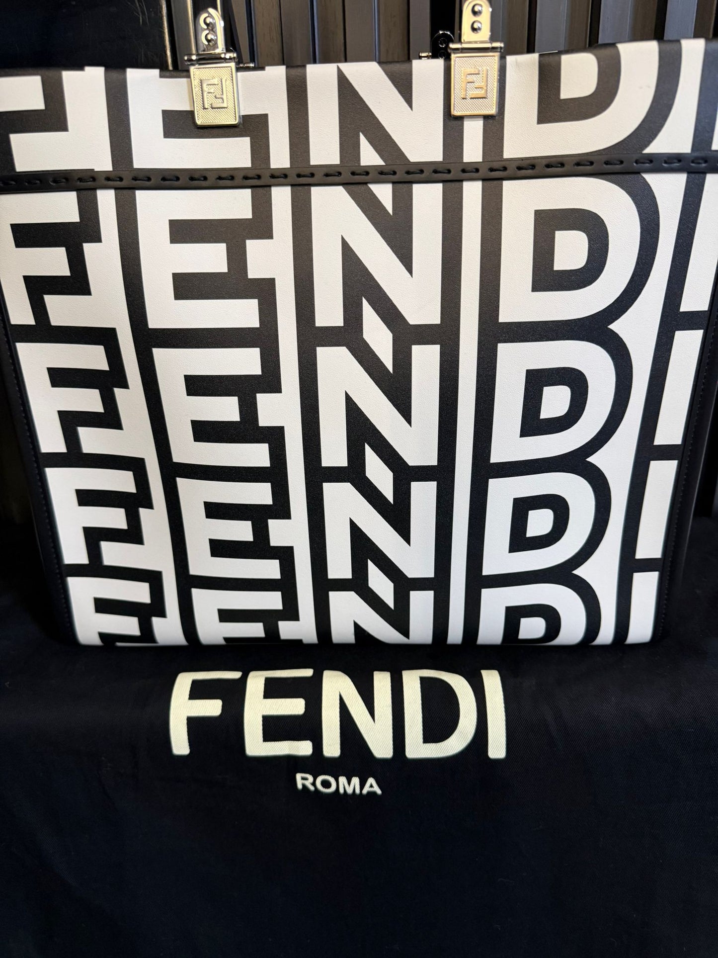 FENDI X MARC JACOBS BORSA SHOPPING TOTE SUNSHINE MEDIUM  IN PELLE BIANCO NERO
