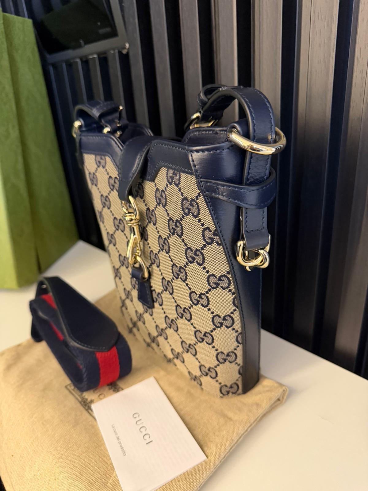 Gucci  Bucket in Blue, GG Supreme Canvas