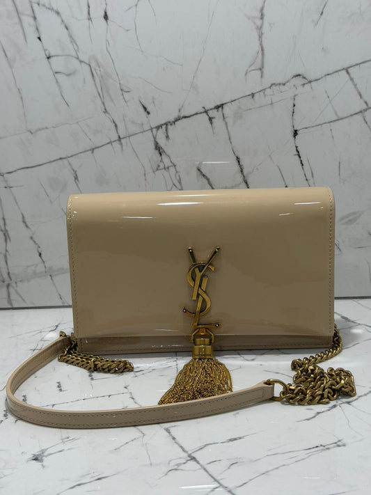 saint Laurent borsa donna Kate tassel  patent leather wallet-on-chain beige