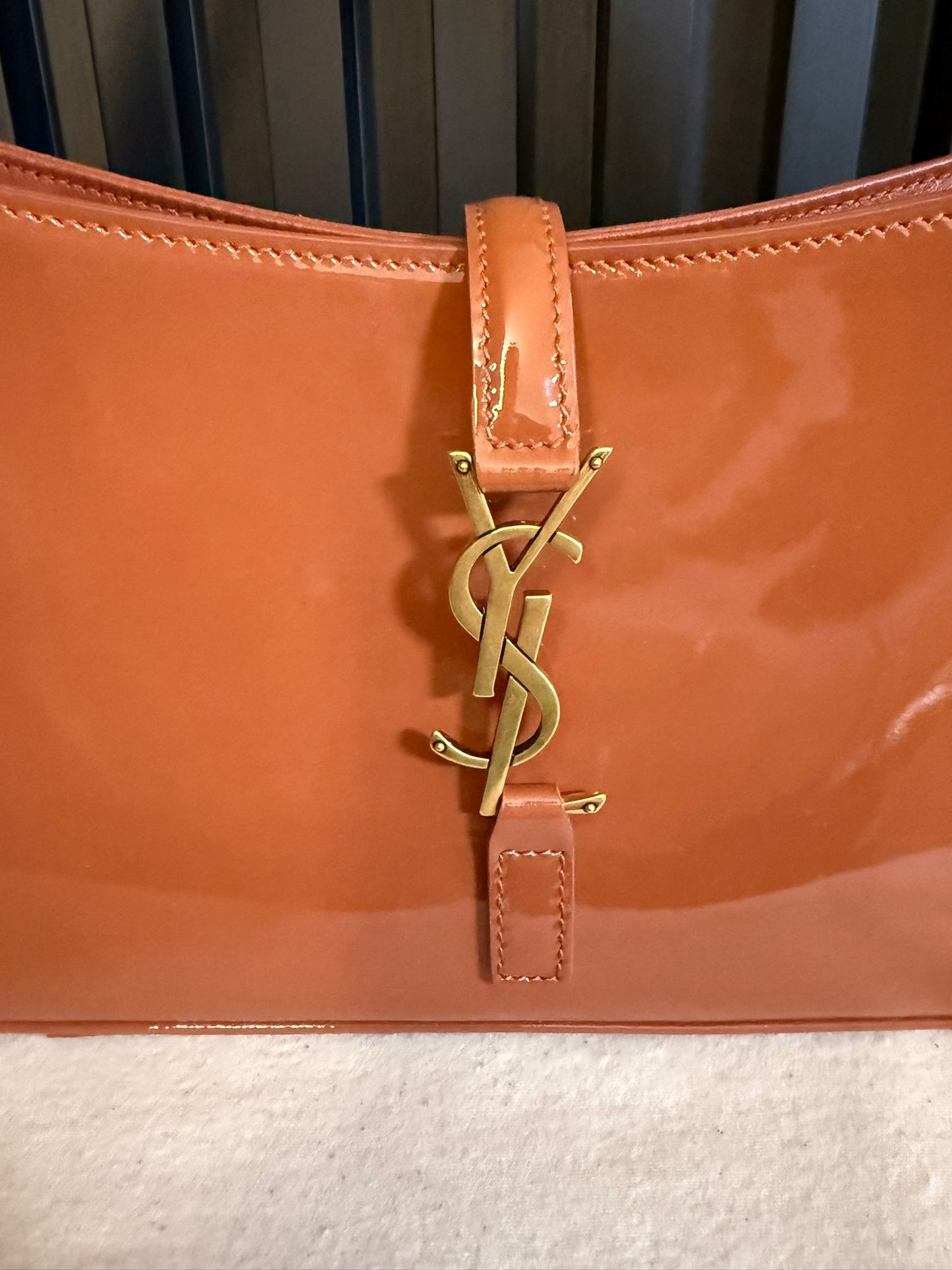 saint Laurent Le 5 A 7 Shoulder Bag in Patent Leather color mild rose