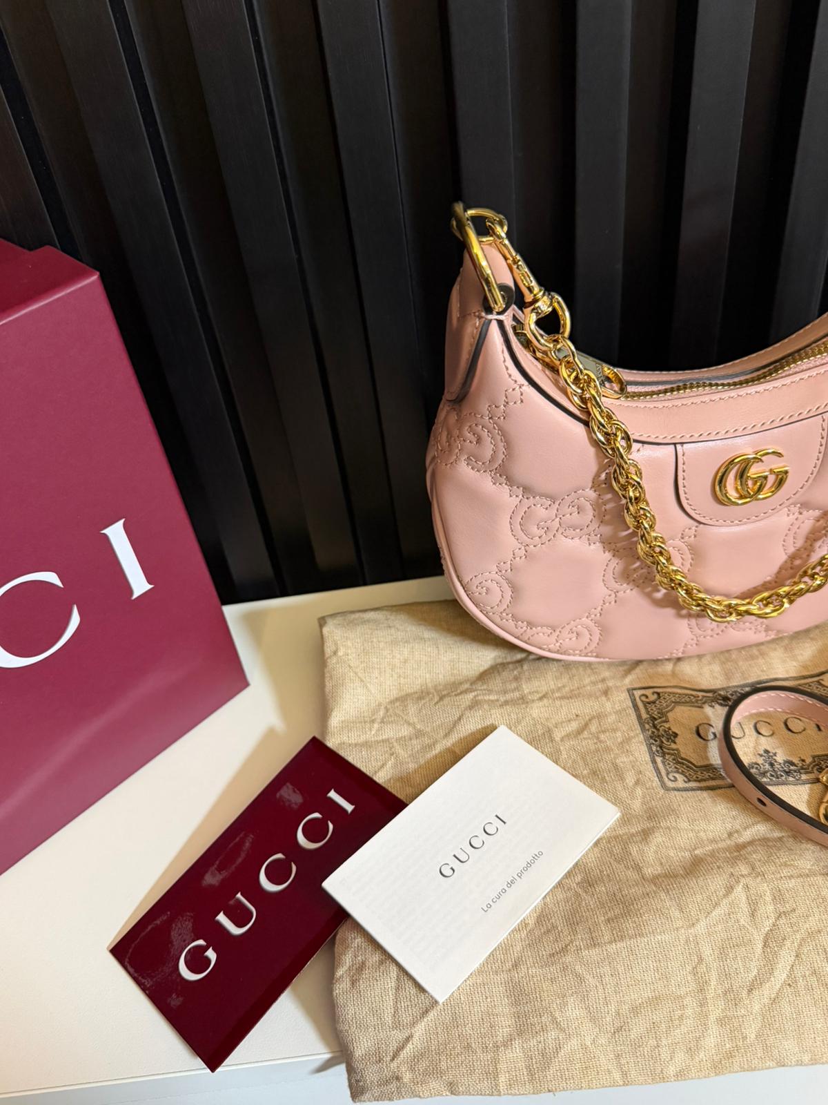 gucci borsa a tracolla piccola GG matelassé rosa cipria