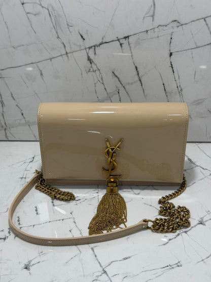 saint Laurent borsa donna Kate tassel  patent leather wallet-on-chain beige