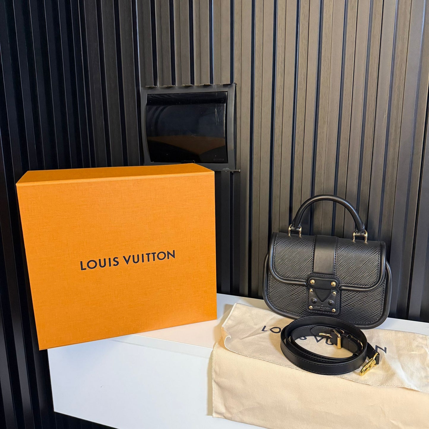 louis Vuitton borsa hide and seek epi v.noto nero M22724