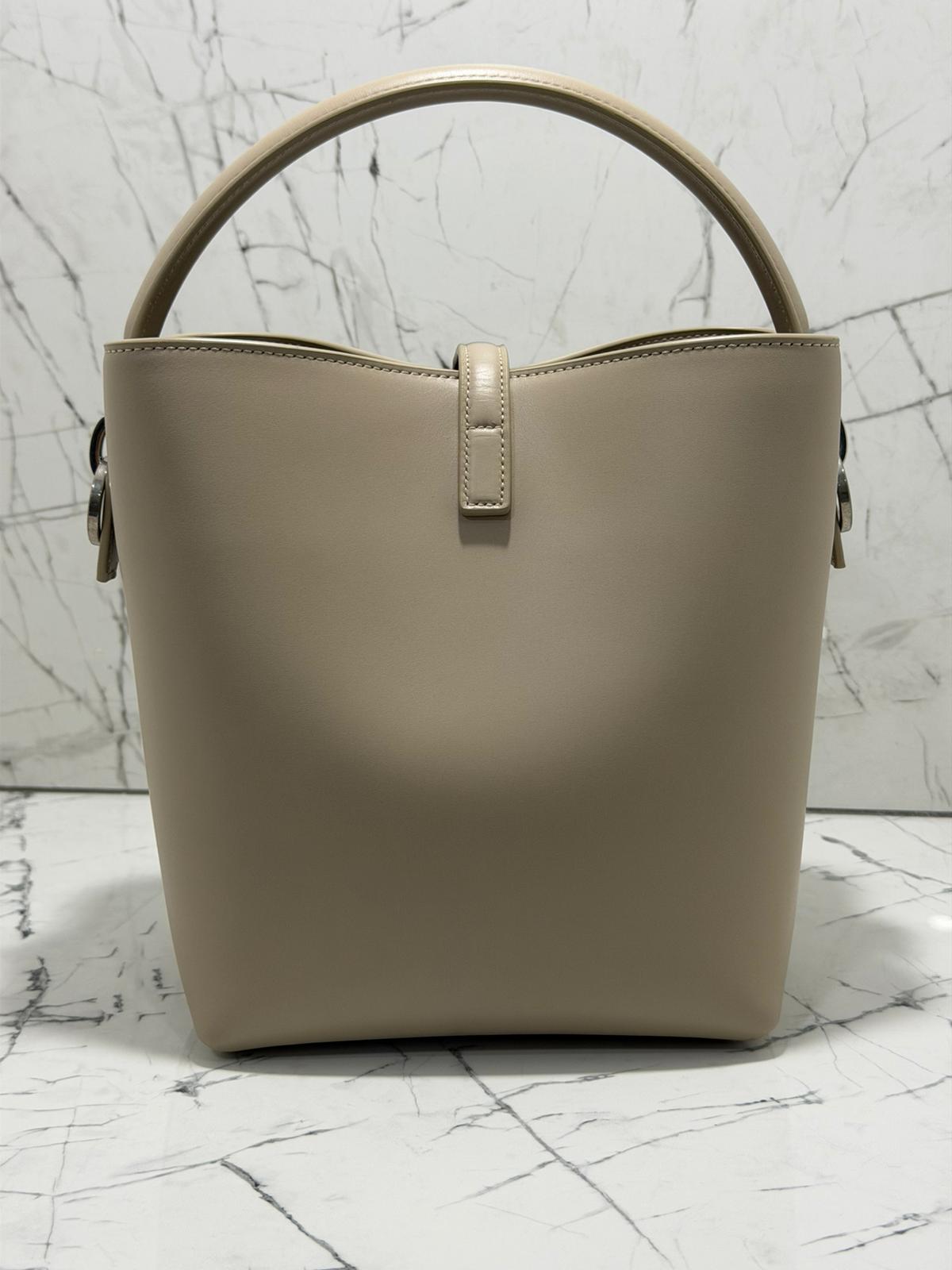 saint laurent Borsa LE 37 in pelle lucida beige