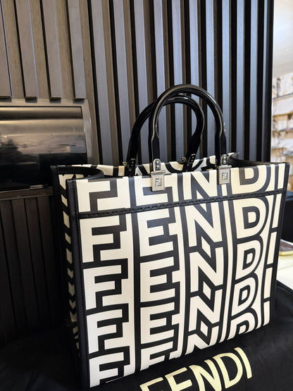 FENDI X MARC JACOBS BORSA SHOPPING TOTE SUNSHINE MEDIUM  IN PELLE BIANCO NERO
