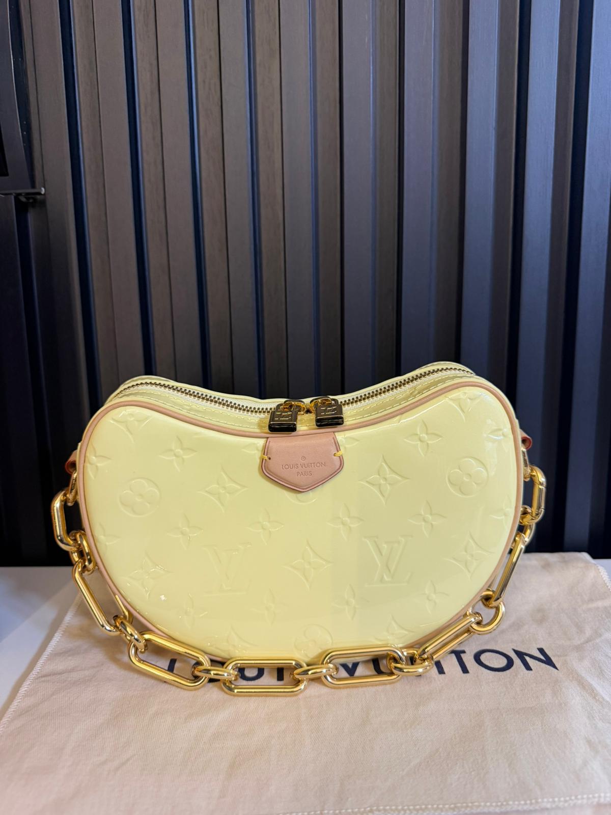 louis vuitton borsa croissant pm in patent giallo M24020