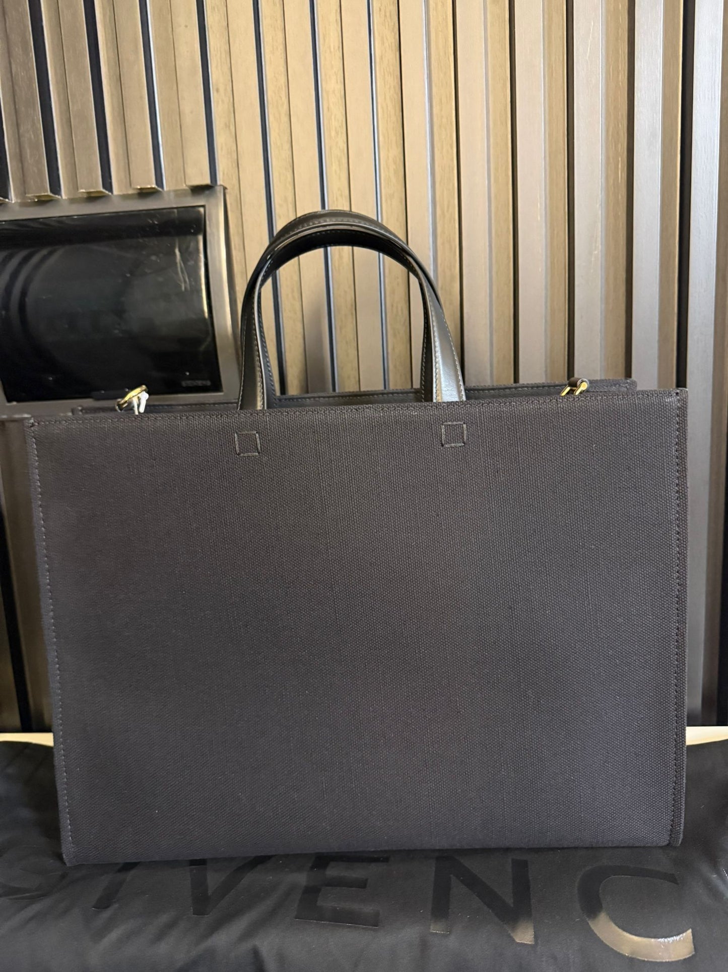 GIVENCHY PARIS BORSA SHOPPING TOTE NERO MEDIUM BB50N2B1F1 001