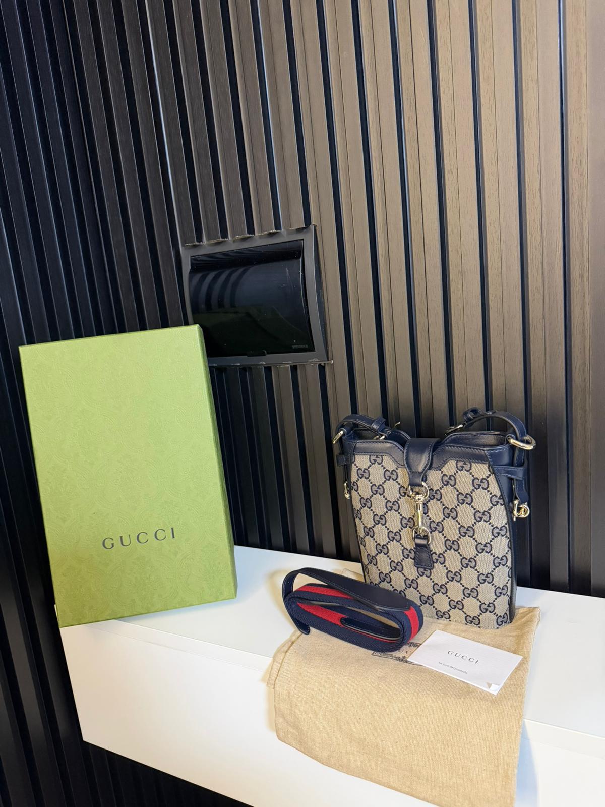 Gucci  Bucket in Blue, GG Supreme Canvas