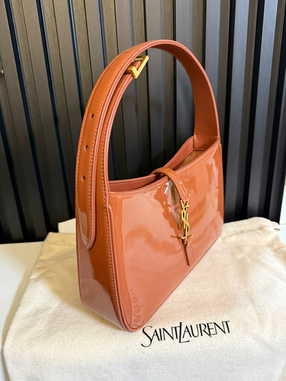 saint Laurent Le 5 A 7 Shoulder Bag in Patent Leather color mild rose