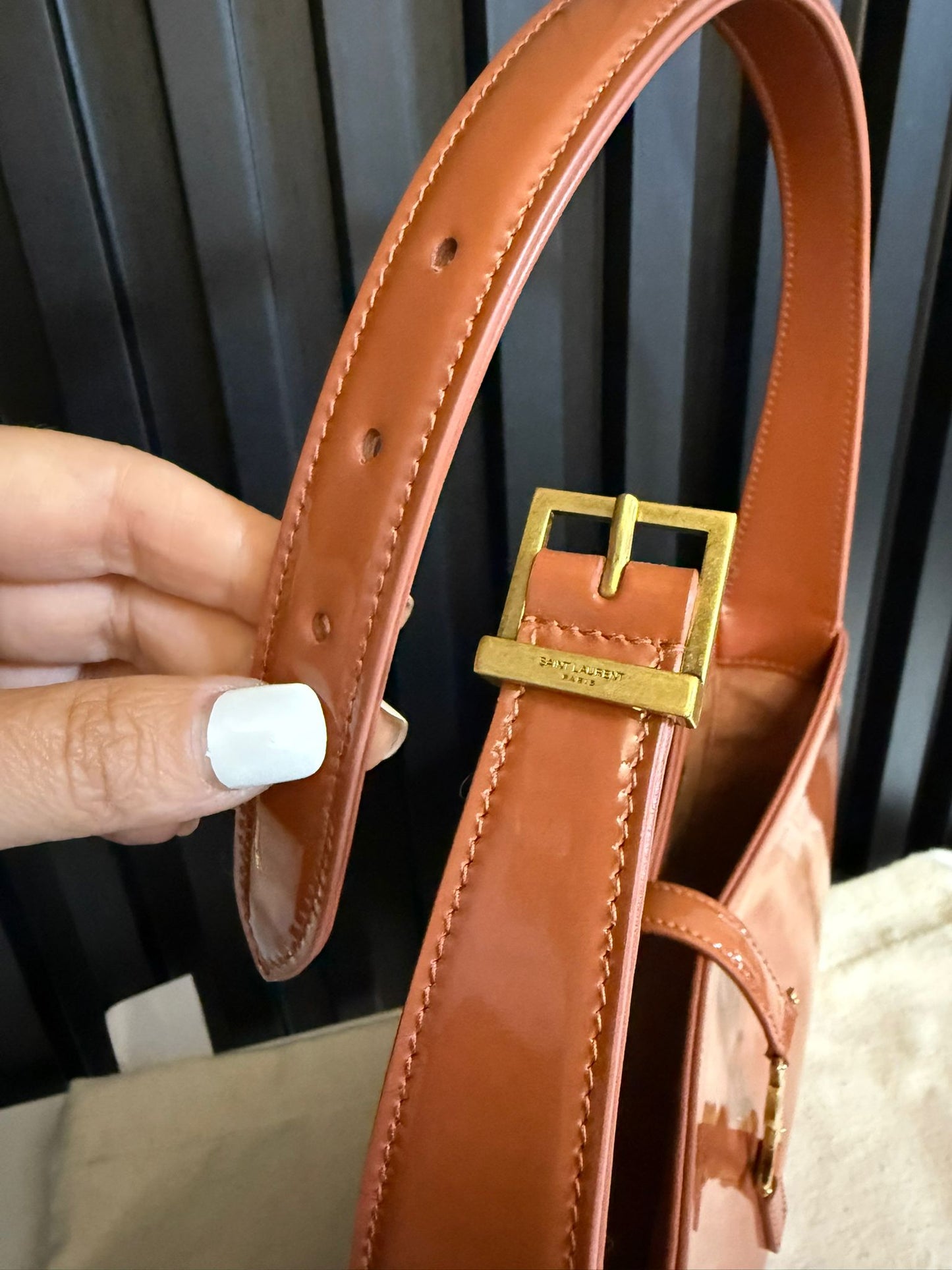 saint Laurent Le 5 A 7 Shoulder Bag in Patent Leather color mild rose