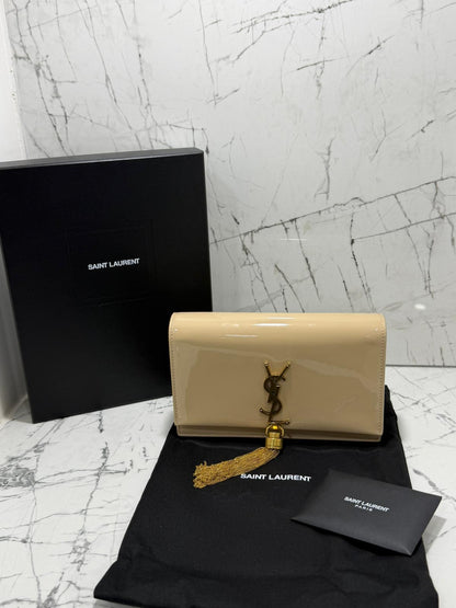 saint Laurent borsa donna Kate tassel  patent leather wallet-on-chain beige