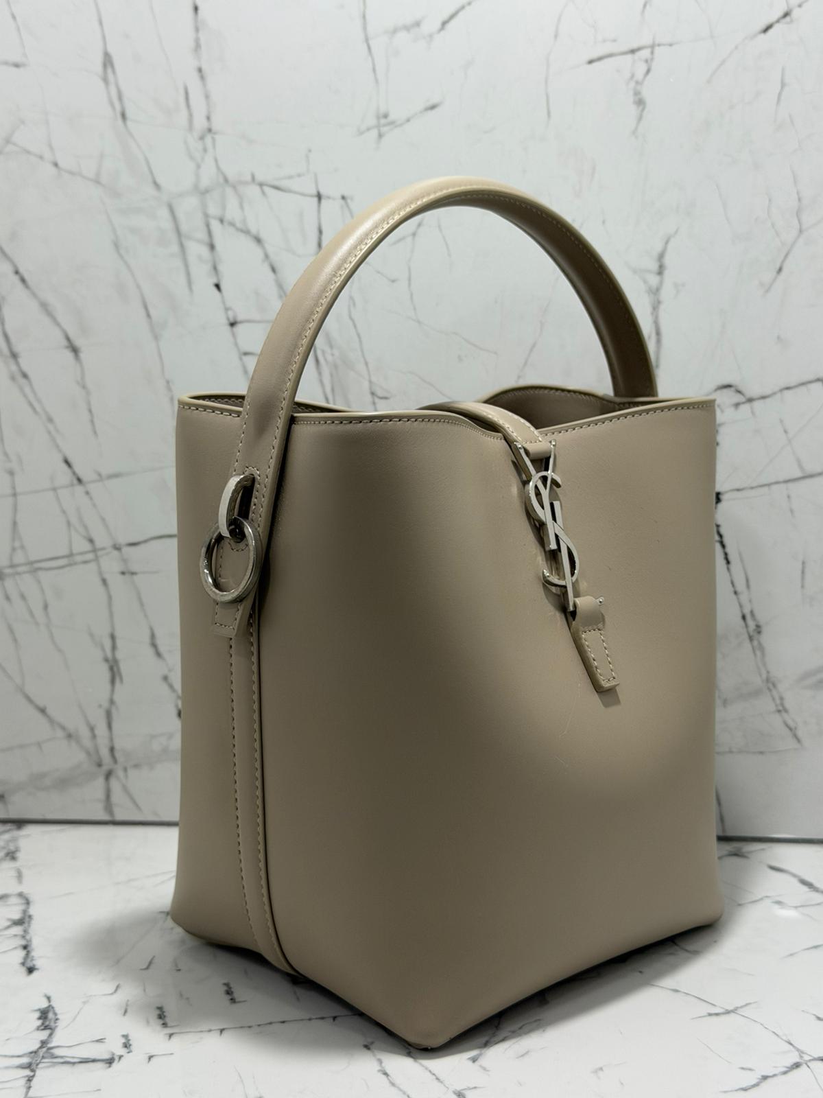 saint laurent Borsa LE 37 in pelle lucida beige