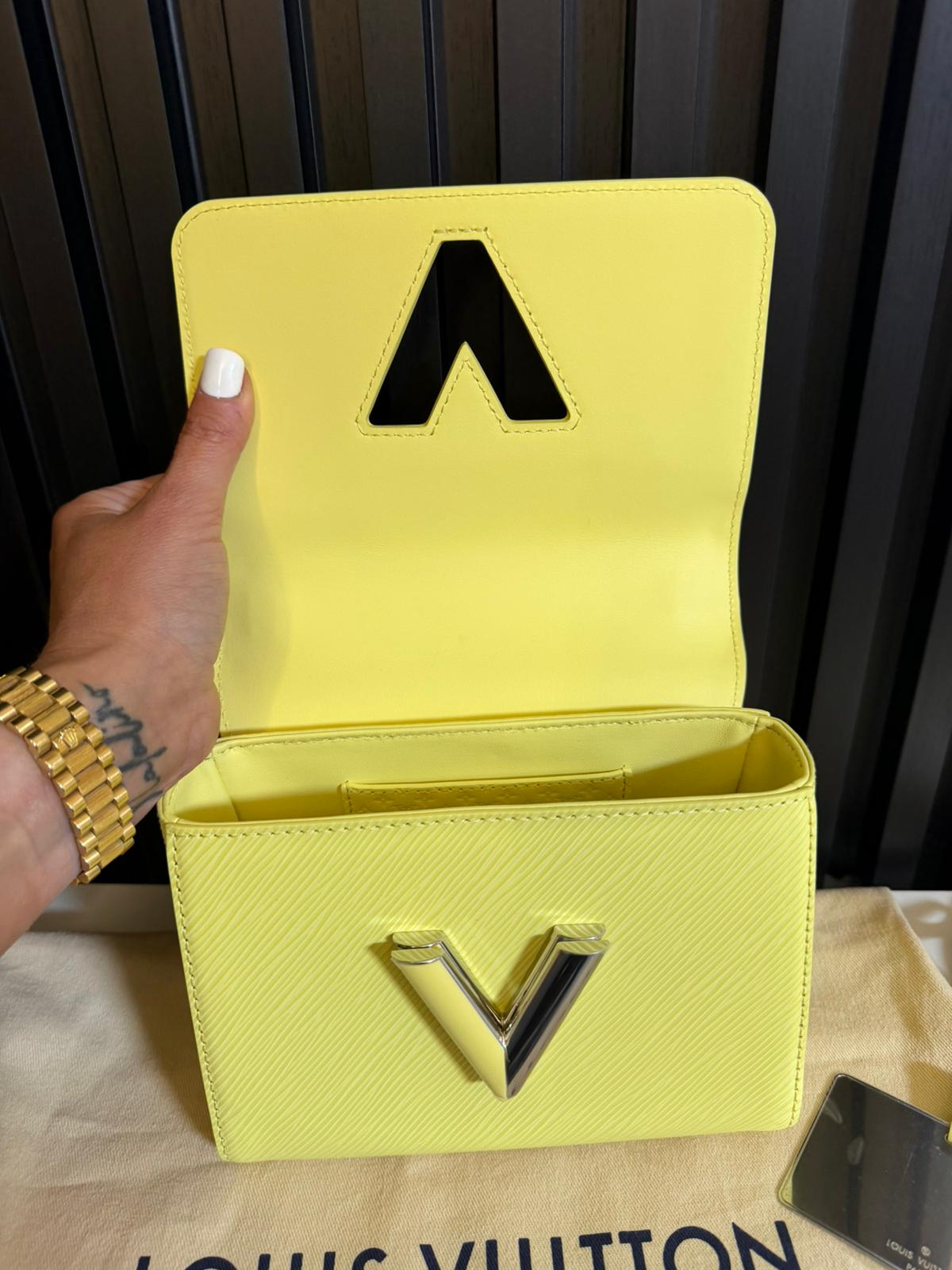 louis vuitton borsa twist pm in epica colore giallo M24632