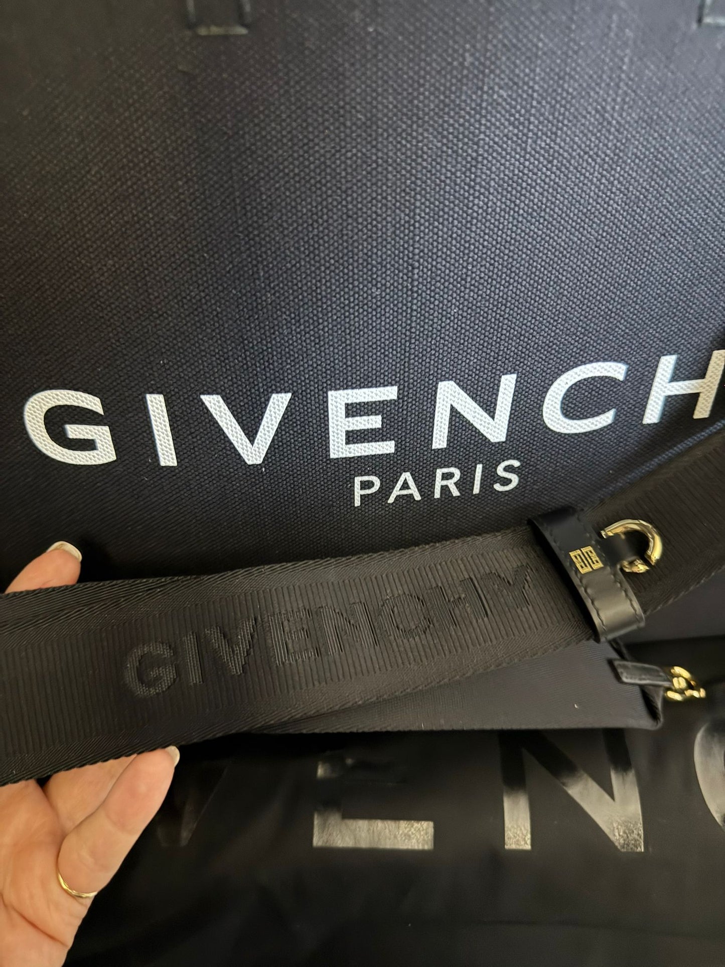 GIVENCHY PARIS BORSA SHOPPING TOTE NERO MEDIUM BB50N2B1F1 001