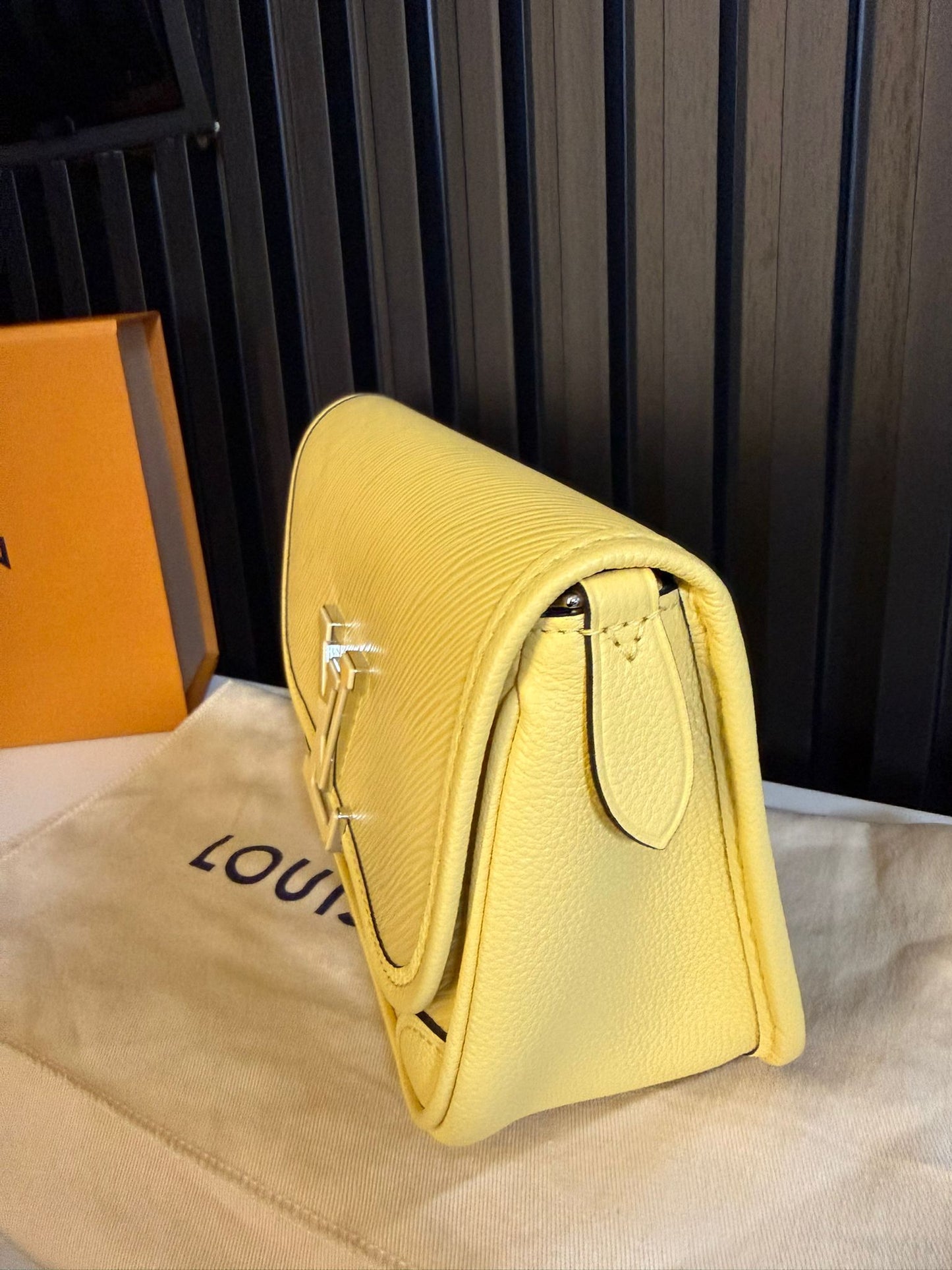 LOUIS VUITTON BORSA DONNA BUCI NM EPI V.NOTO GIALLO M22960