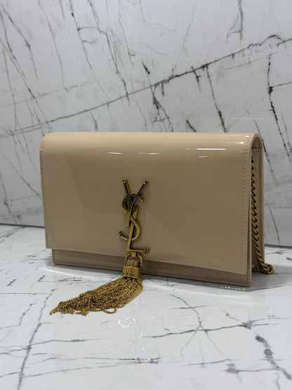 saint Laurent borsa donna Kate tassel  patent leather wallet-on-chain beige