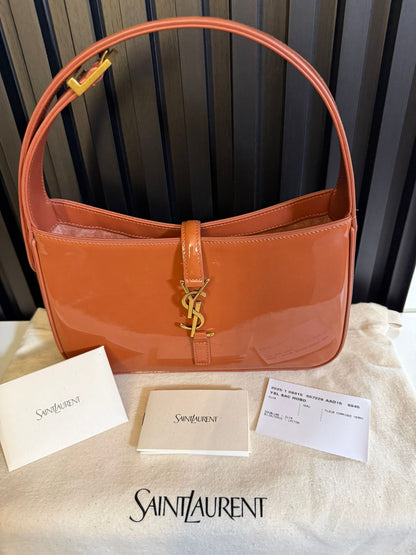 saint Laurent Le 5 A 7 Shoulder Bag in Patent Leather color mild rose