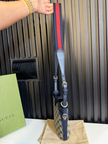Gucci  Bucket in Blue, GG Supreme Canvas