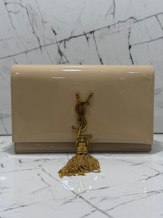 saint Laurent borsa donna Kate tassel  patent leather wallet-on-chain beige