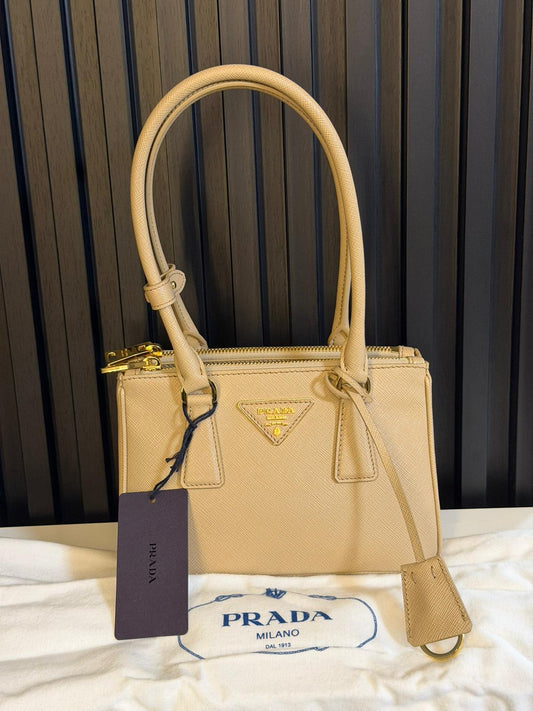Prada borsa galleria mini beige