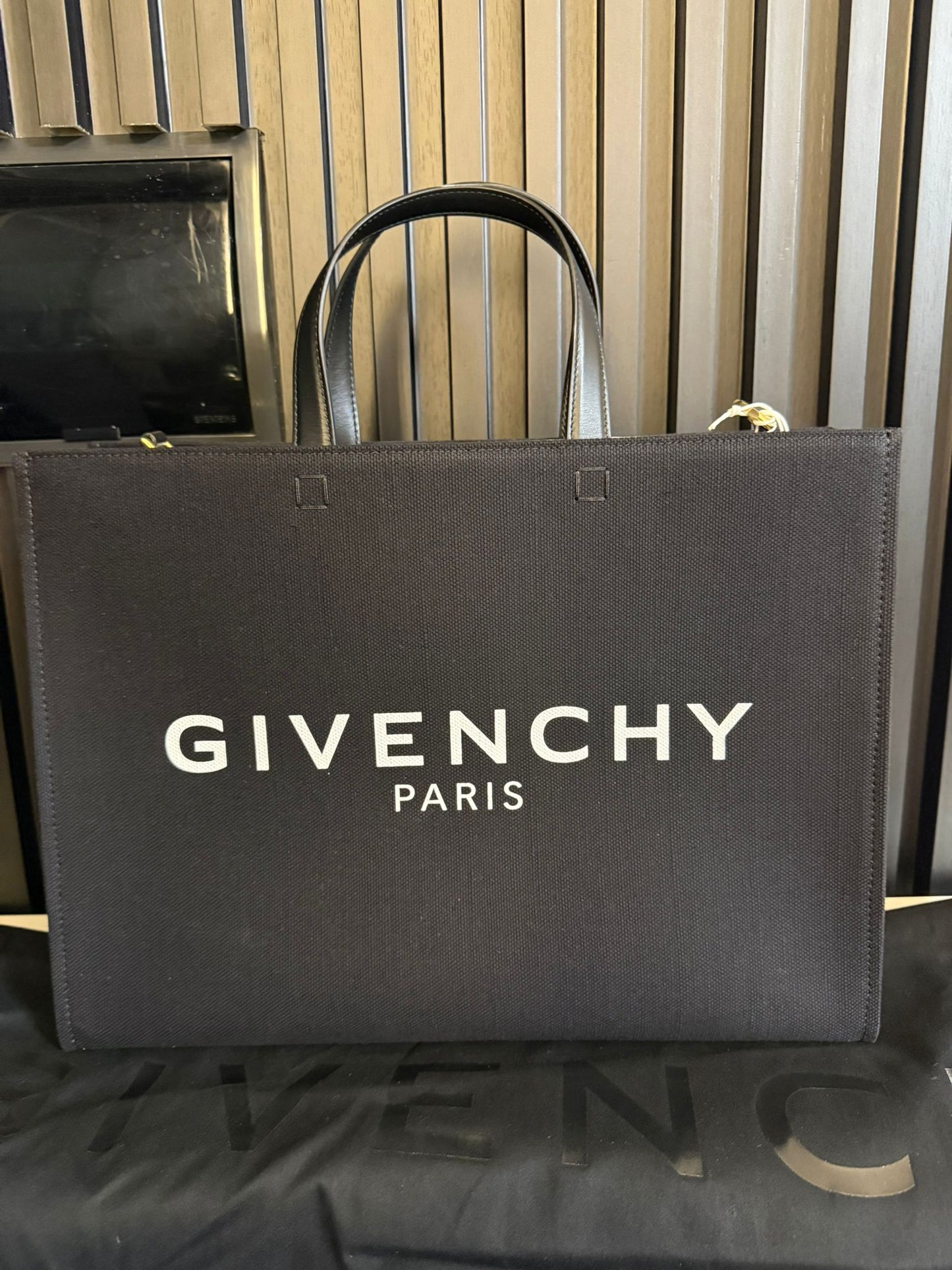 GIVENCHY PARIS BORSA SHOPPING TOTE NERO MEDIUM BB50N2B1F1 001