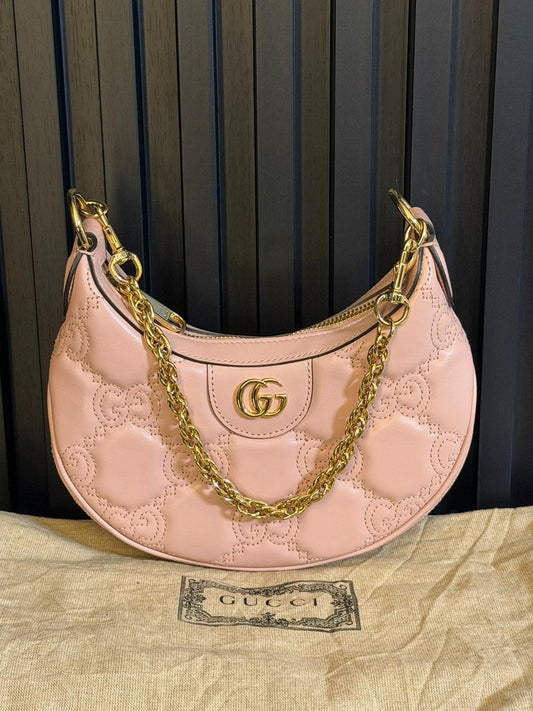 gucci borsa a tracolla piccola GG matelassé rosa cipria