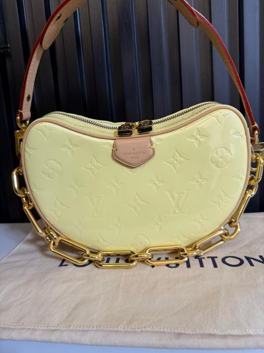 louis vuitton borsa croissant pm in patent giallo M24020