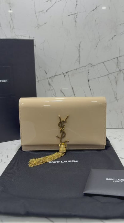 saint Laurent borsa donna Kate tassel  patent leather wallet-on-chain beige